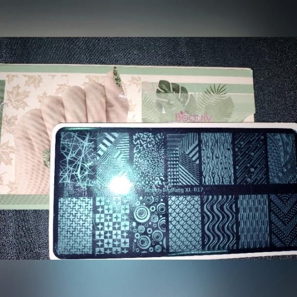 8 Nail Stamping Templates - Picture 1 of 8